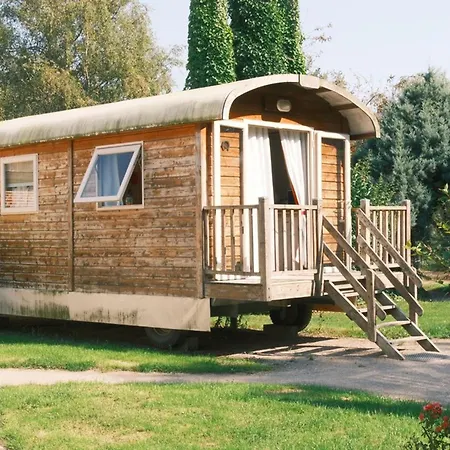 Campsite Roulotte Avec Terrasse - Insolite 2 Pers - Api-1-52-1730