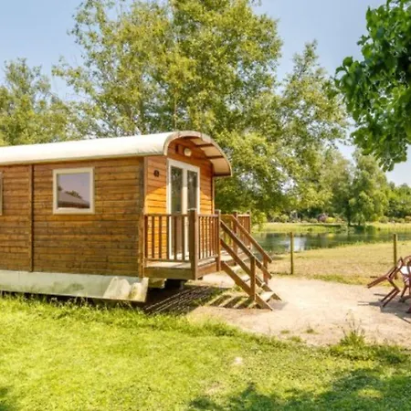 Roulotte Avec Terrasse - Insolite 2 Pers - Api-1-52-1730 * Beauchamps (Somme)