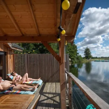 Campsite Roulotte Avec Terrasse - Insolite 2 Pers - Api-1-52-1730 *